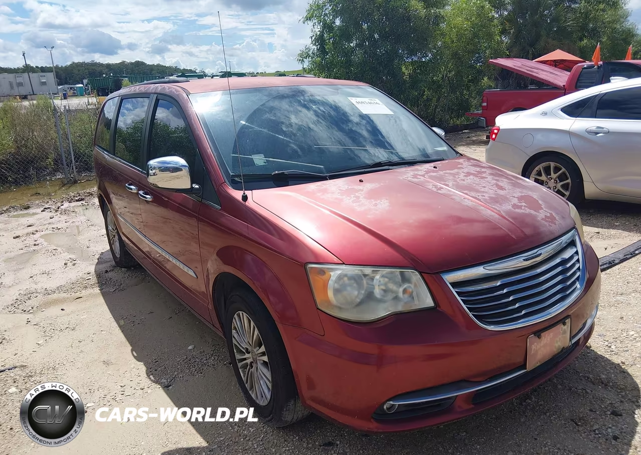 2013 Chrysler Town & Country Touring-L – zdjęcie 1 z 11