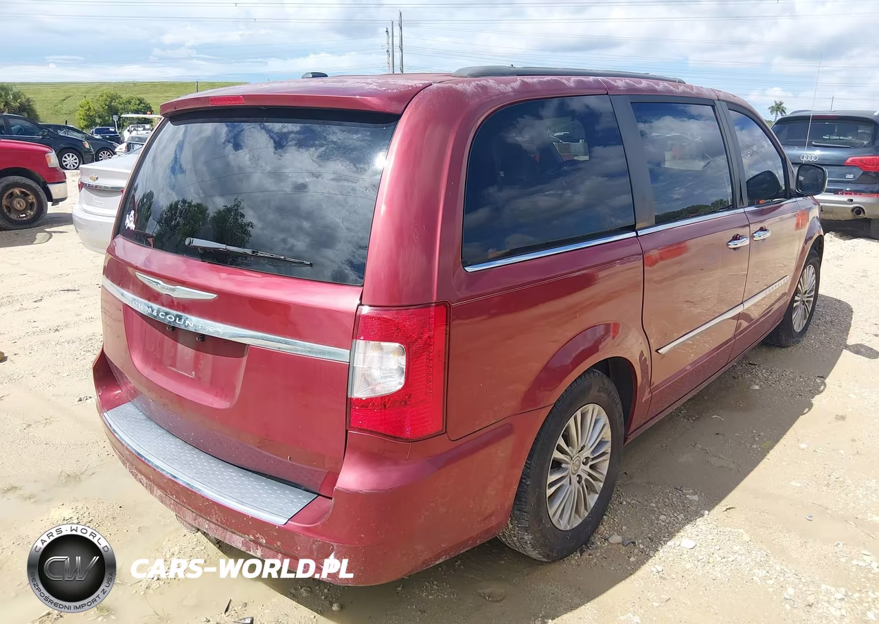 2013 Chrysler Town & Country Touring-L VIN:2C4RC1CG8DR569316 - 4