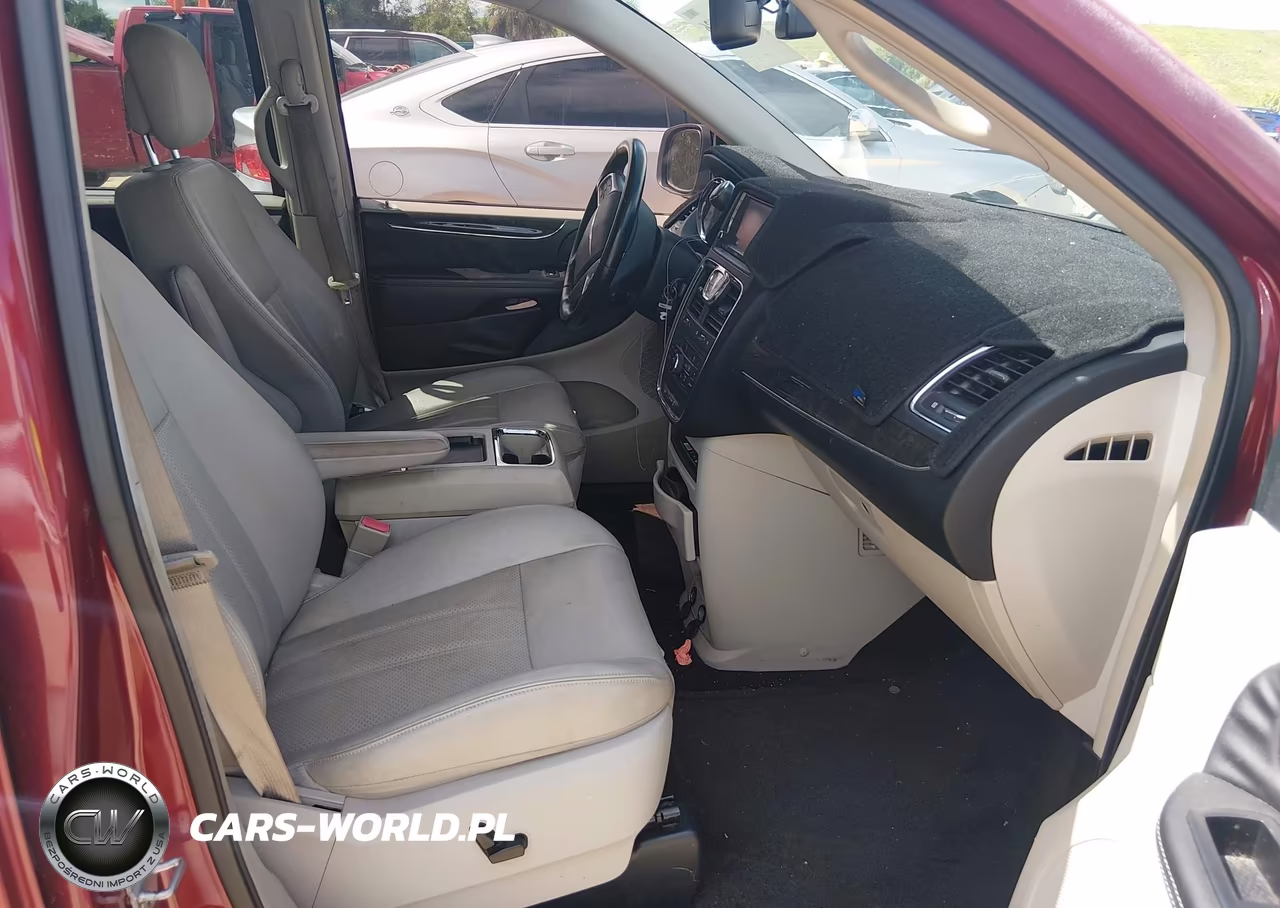 2013 Chrysler Town & Country Touring-L VIN:2C4RC1CG8DR569316 - 5