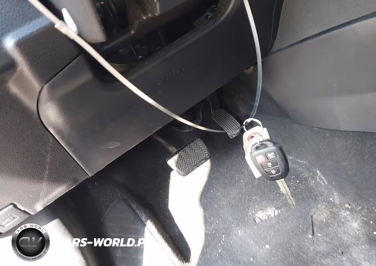 2018 Toyota Corolla Le VIN:2T1BURHE1JC113464 - 11
