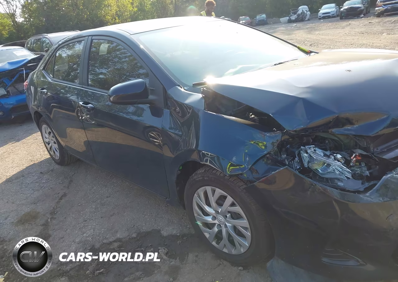 2018 Toyota Corolla Le VIN:2T1BURHE1JC113464 - 13