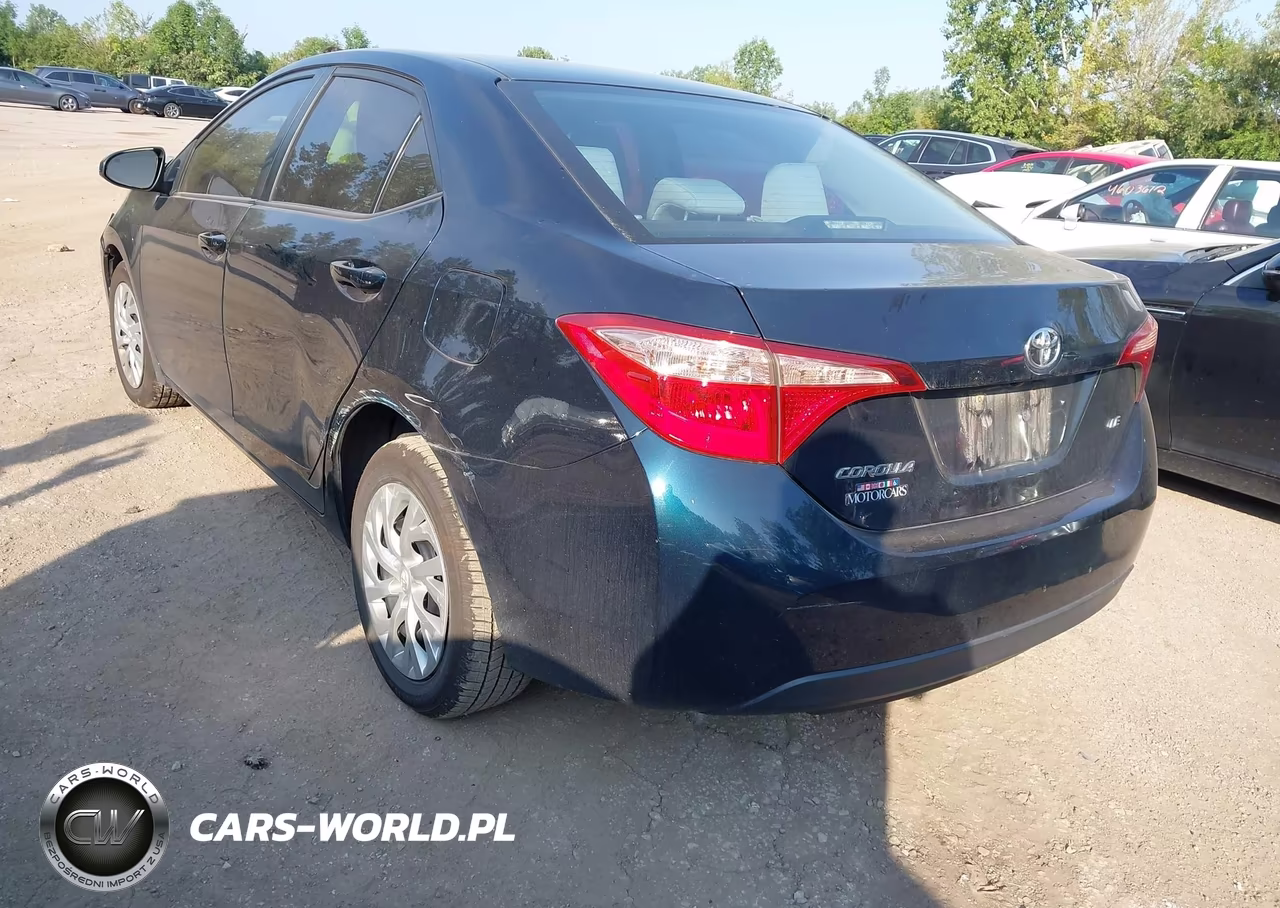 2018 Toyota Corolla Le VIN:2T1BURHE1JC113464 - 3
