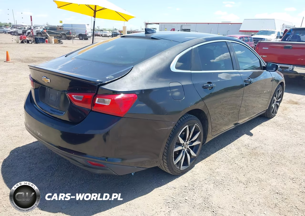 2018 Chevrolet Malibu Lt VIN:1G1ZD5ST1JF206323 - 4