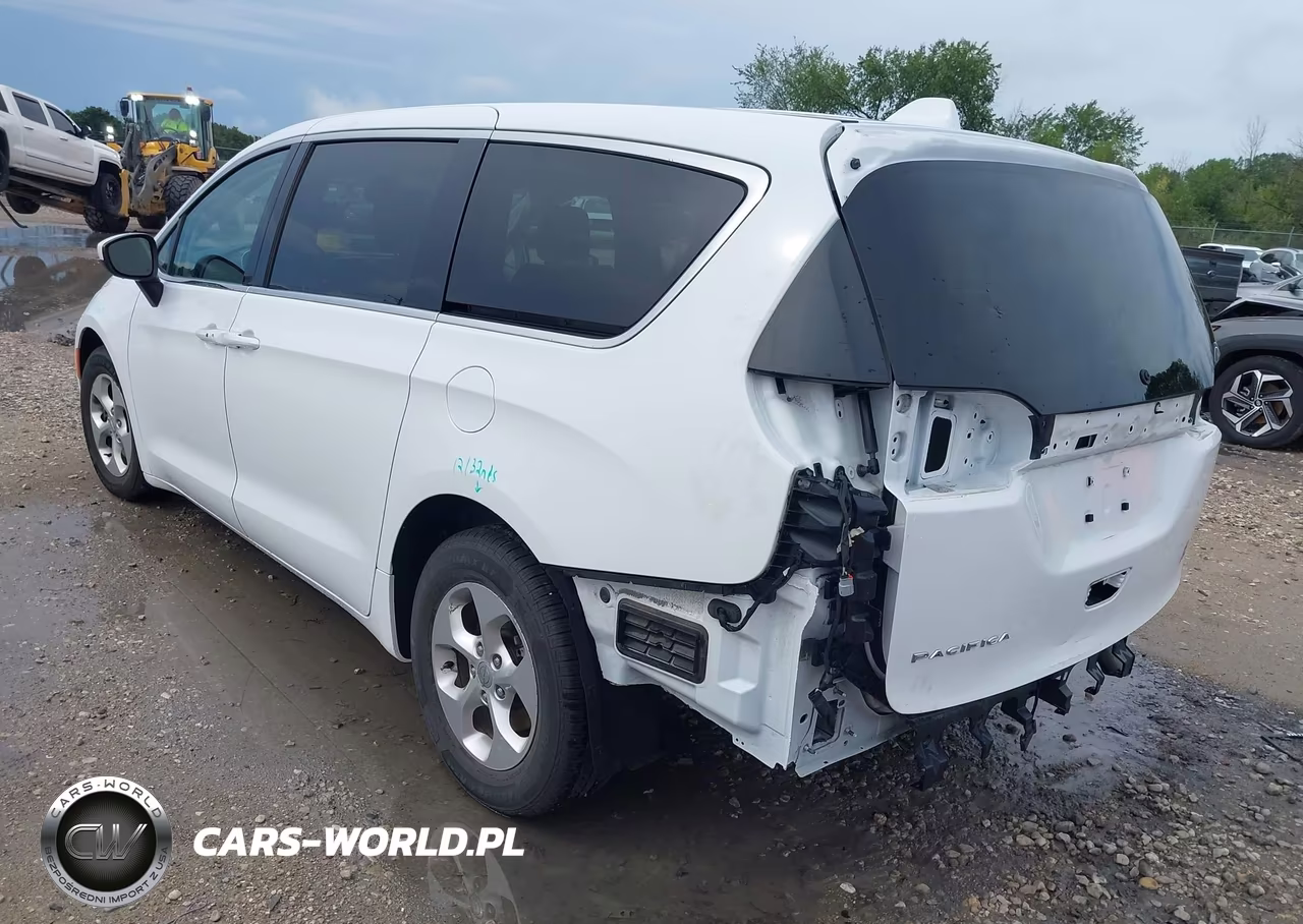 2017 Chrysler Pacifica Lx VIN:2C4RC1CG4HR506039 - 3