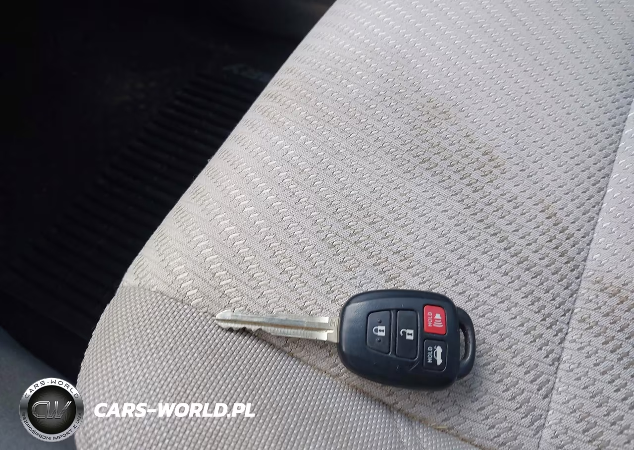 2017 Toyota Camry Le VIN:4T1BF1FK2HU297584 - 11