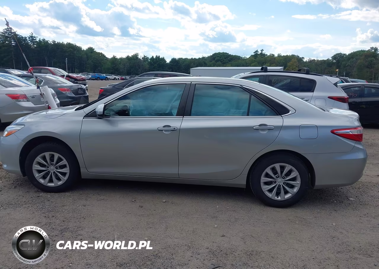 2017 Toyota Camry Le VIN:4T1BF1FK2HU297584 - 14