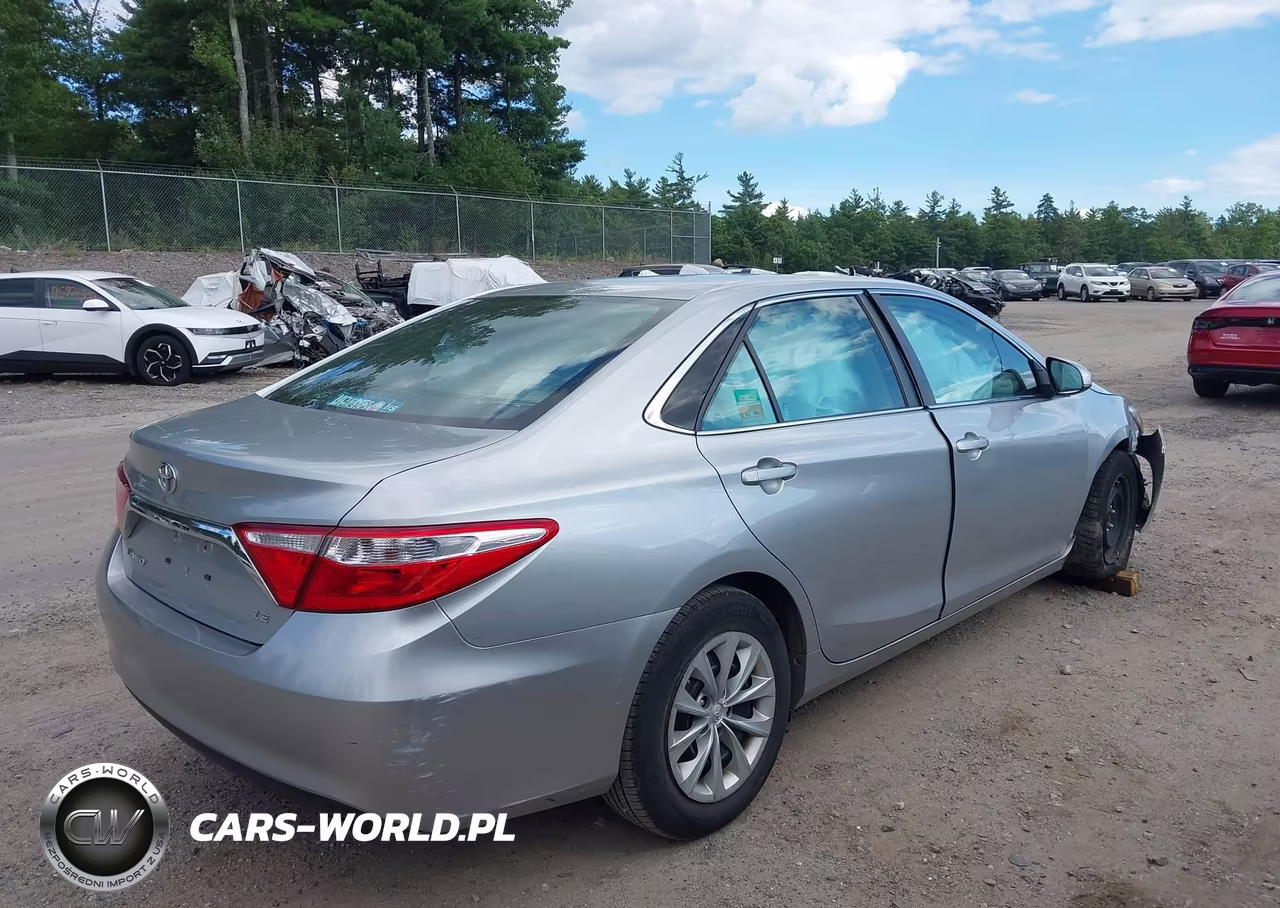 2017 Toyota Camry Le VIN:4T1BF1FK2HU297584 - 4