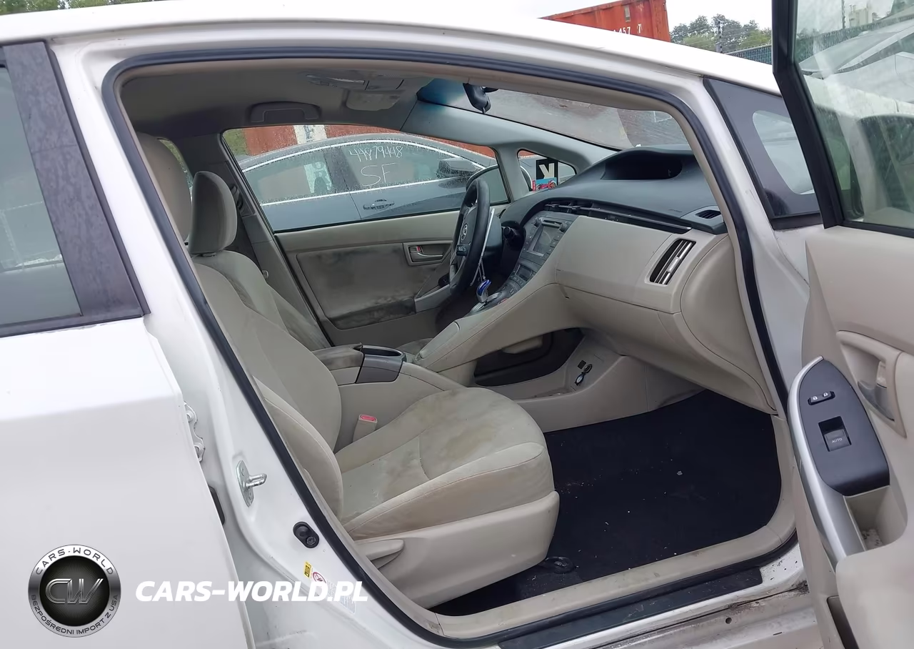 2014 Toyota Prius Two VIN:JTDKN3DU7E1747900 - 5