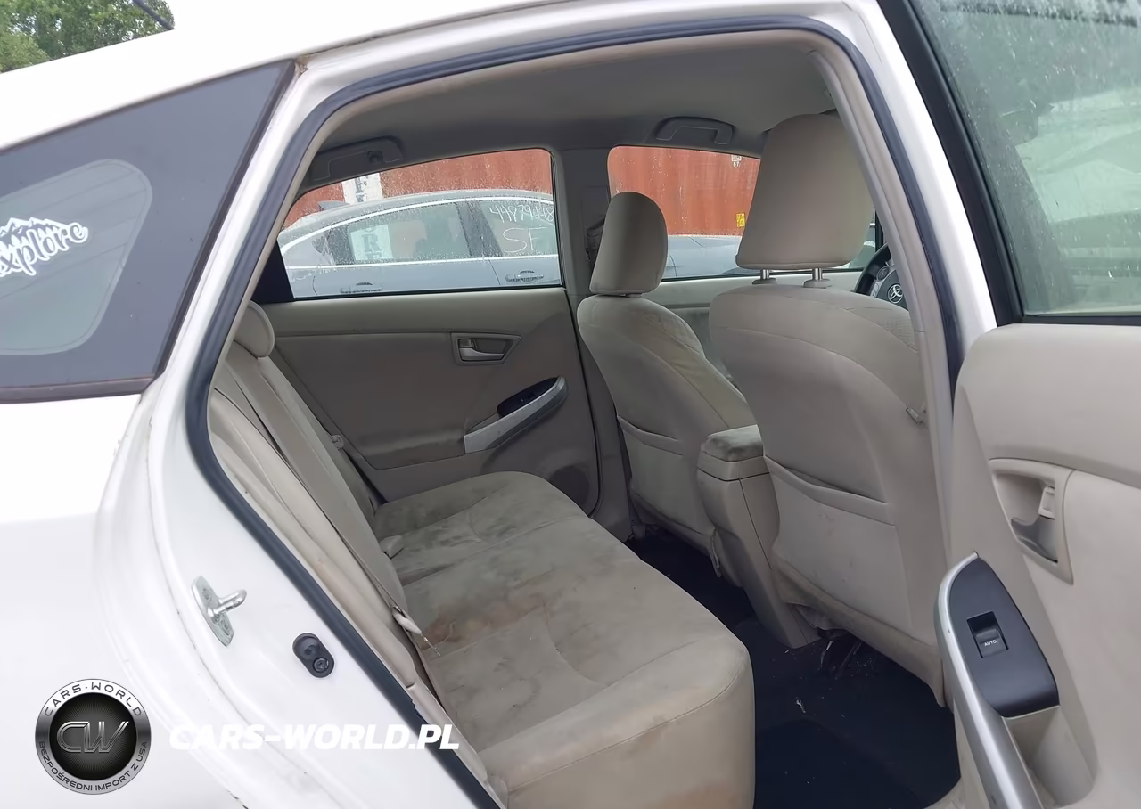 2014 Toyota Prius Two VIN:JTDKN3DU7E1747900 - 8
