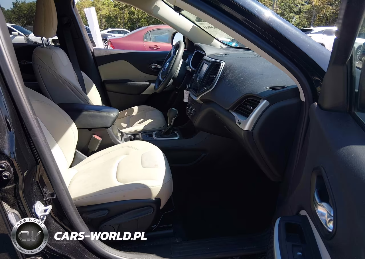 2018 Jeep Cherokee Latitude Fwd VIN:1C4PJLCB2JD538283 - 5