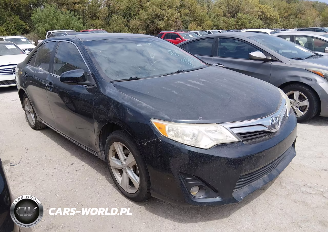 2012 Toyota Camry Le – zdjęcie 1 z 11