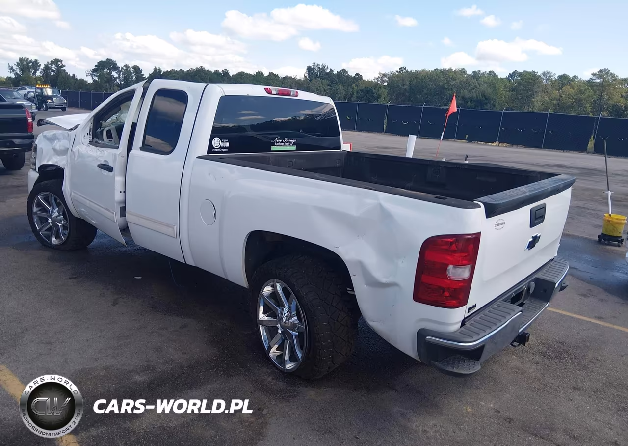 2011 Chevrolet Silverado 1500 Ls VIN:1GCRCREA3BZ308010 - 3