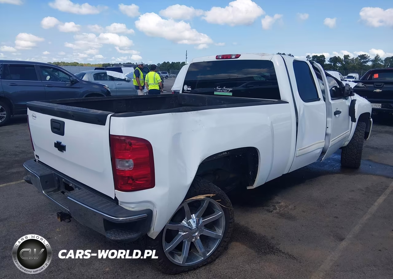2011 Chevrolet Silverado 1500 Ls VIN:1GCRCREA3BZ308010 - 4