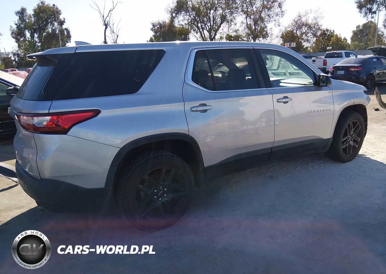 2019 Chevrolet Traverse Ls VIN:1GNERFKW5KJ178930 - 4