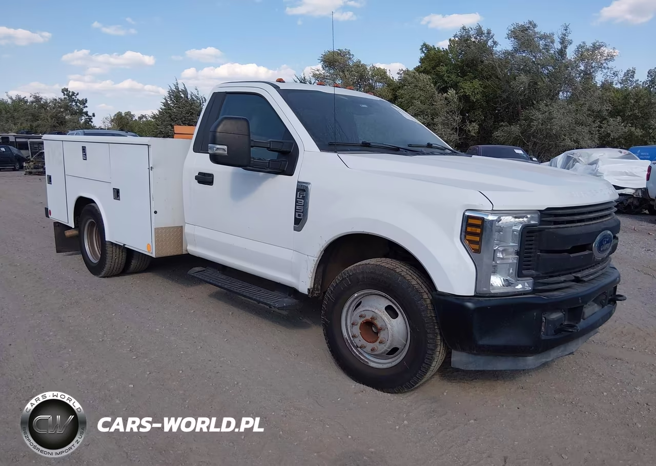 2019 Ford F-350 Chassis Xl