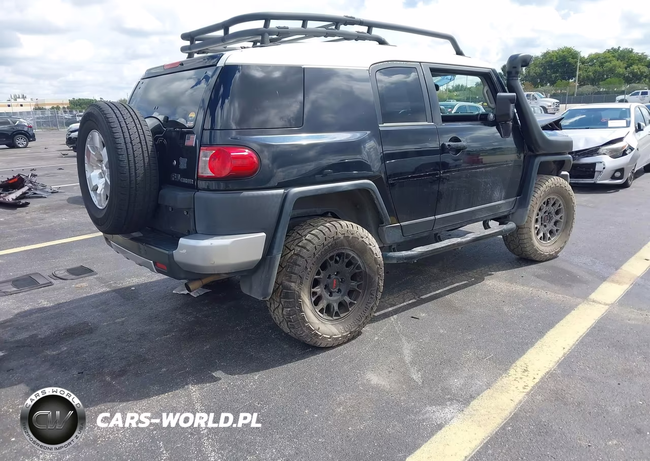 2008 Toyota Fj Cruiser VIN:JTEZU11F18K002811 - 4