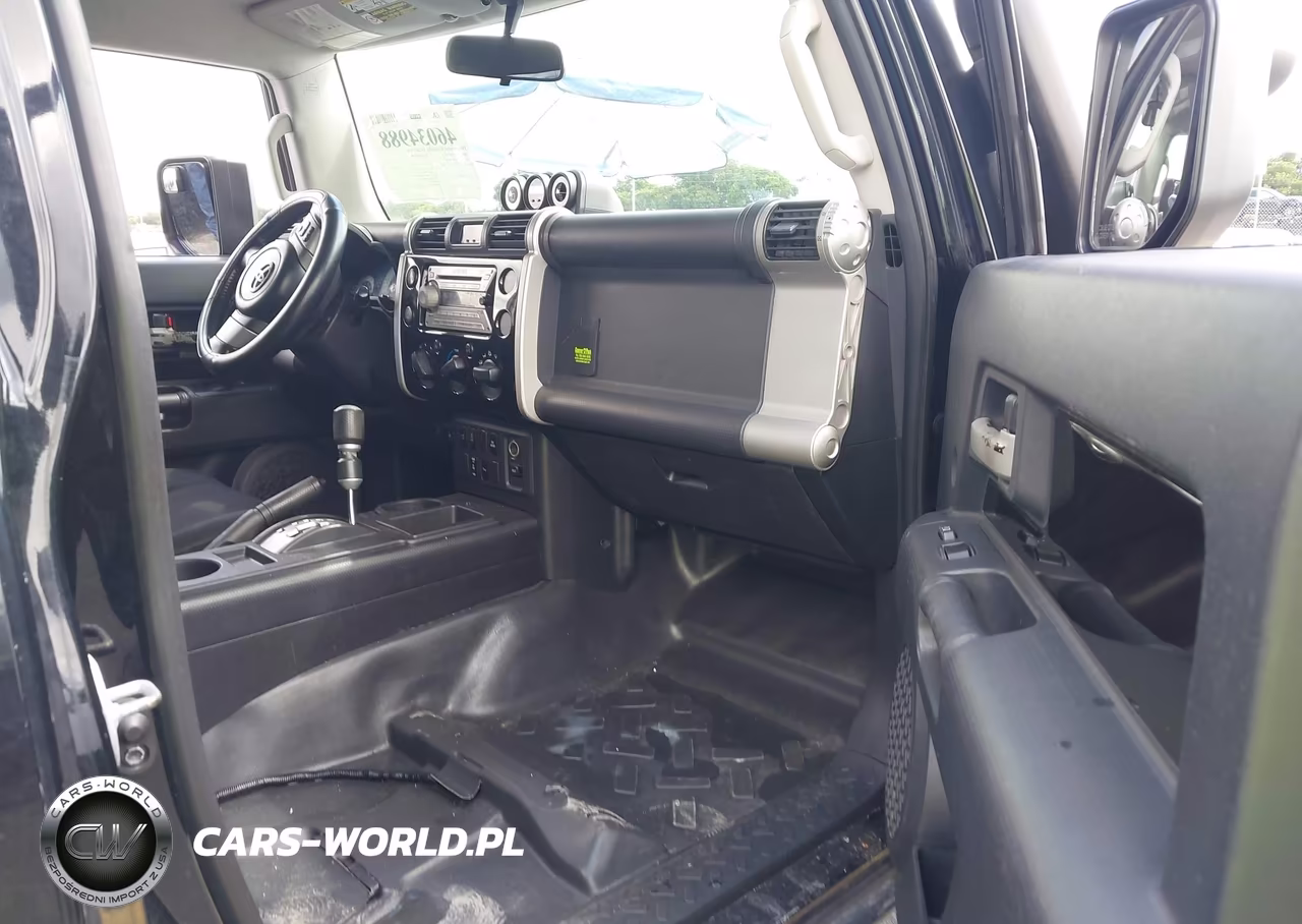 2008 Toyota Fj Cruiser VIN:JTEZU11F18K002811 - 5
