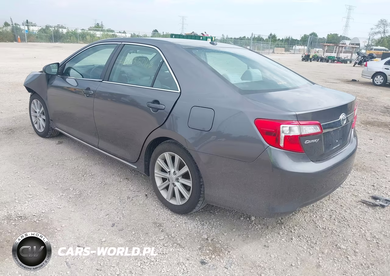 2014 Toyota Camry Xle VIN:4T4BF1FK5ER386132 - 3