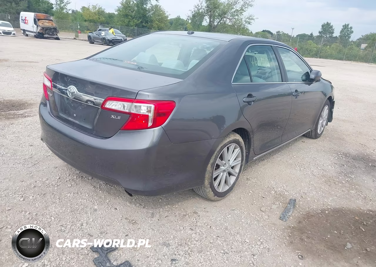 2014 Toyota Camry Xle VIN:4T4BF1FK5ER386132 - 4
