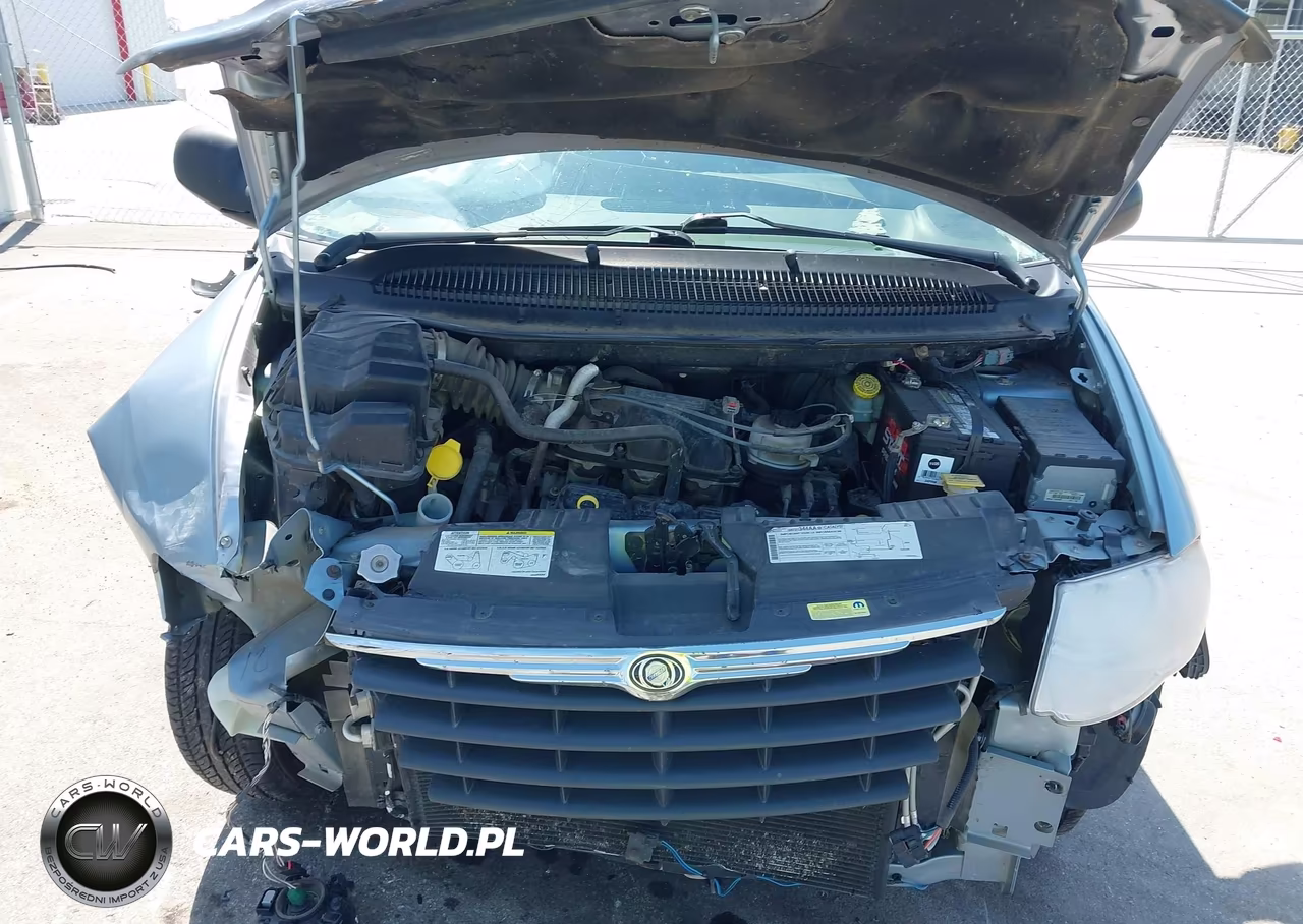 2005 Chrysler Town & Country Touring VIN:2C8GP54L95R275776 - 10