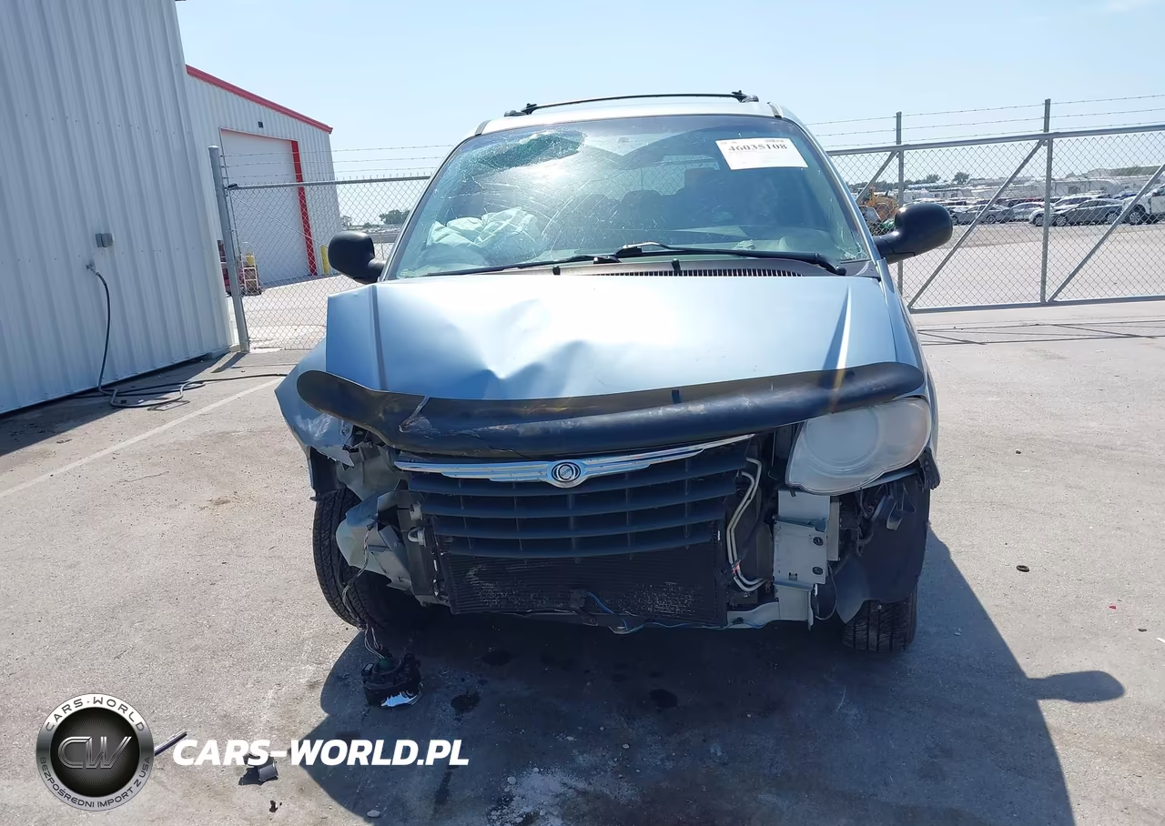2005 Chrysler Town & Country Touring VIN:2C8GP54L95R275776 - 13