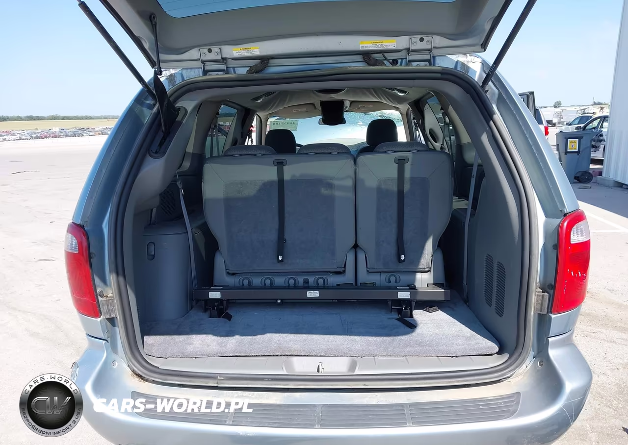 2005 Chrysler Town & Country Touring VIN:2C8GP54L95R275776 - 18