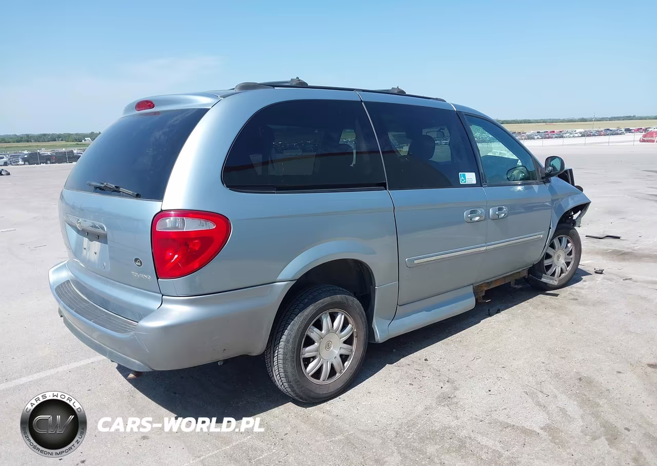 2005 Chrysler Town & Country Touring VIN:2C8GP54L95R275776 - 4