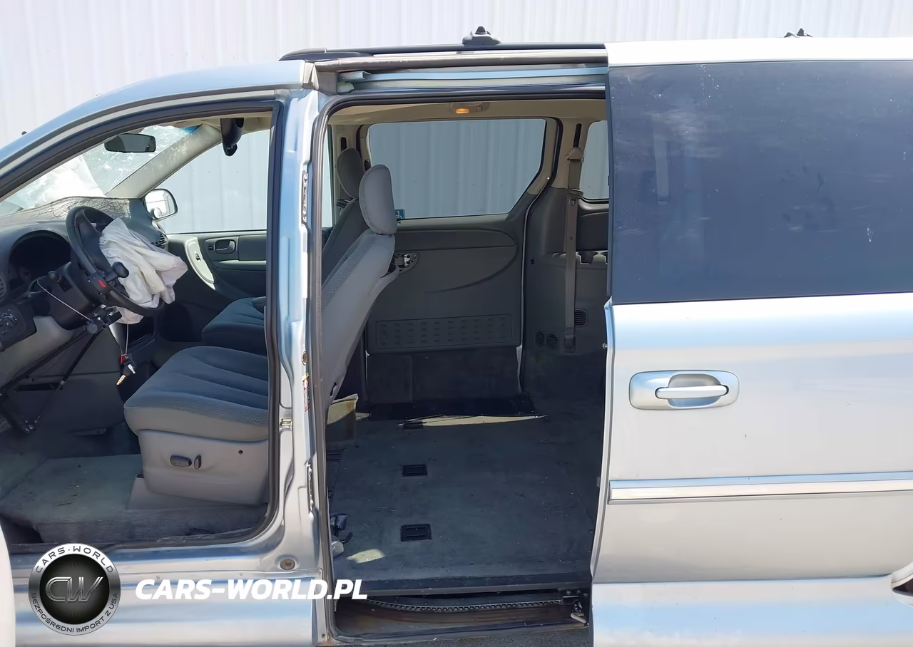 2005 Chrysler Town & Country Touring VIN:2C8GP54L95R275776 - 8