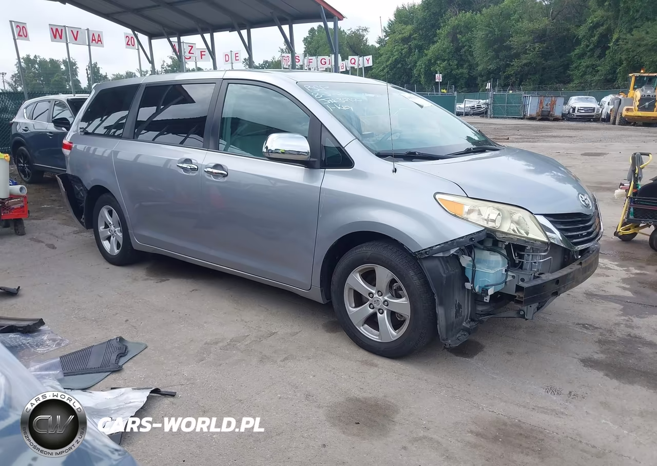 2012 Toyota Sienna Base V6 7 Passenger