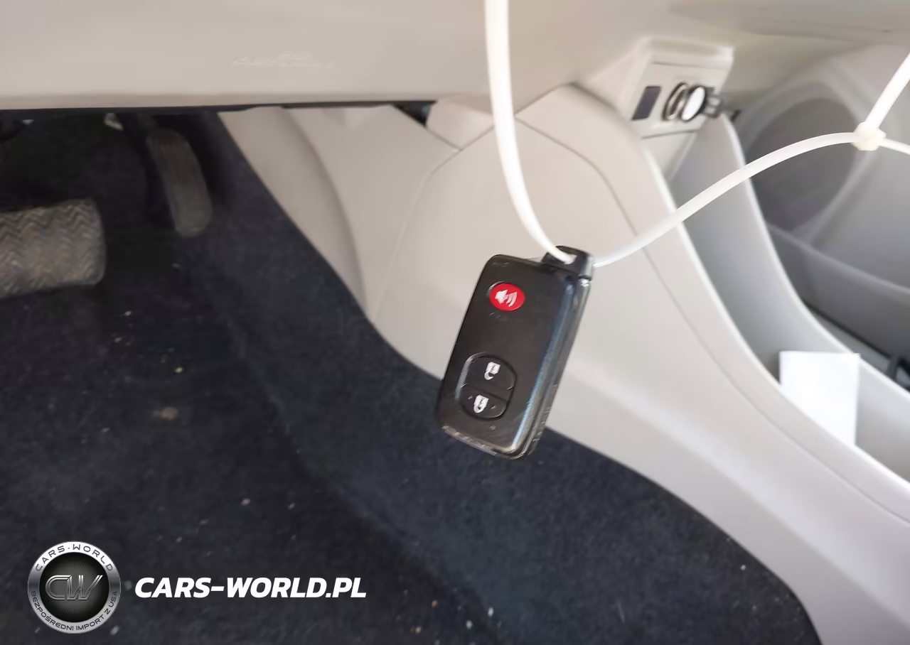 2014 Toyota Prius V Two VIN:JTDZN3EUXE3317196 - 11