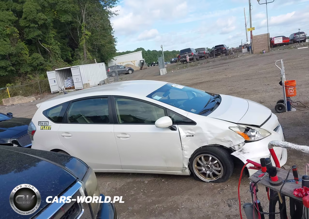 2014 Toyota Prius V Two VIN:JTDZN3EUXE3317196 - 13