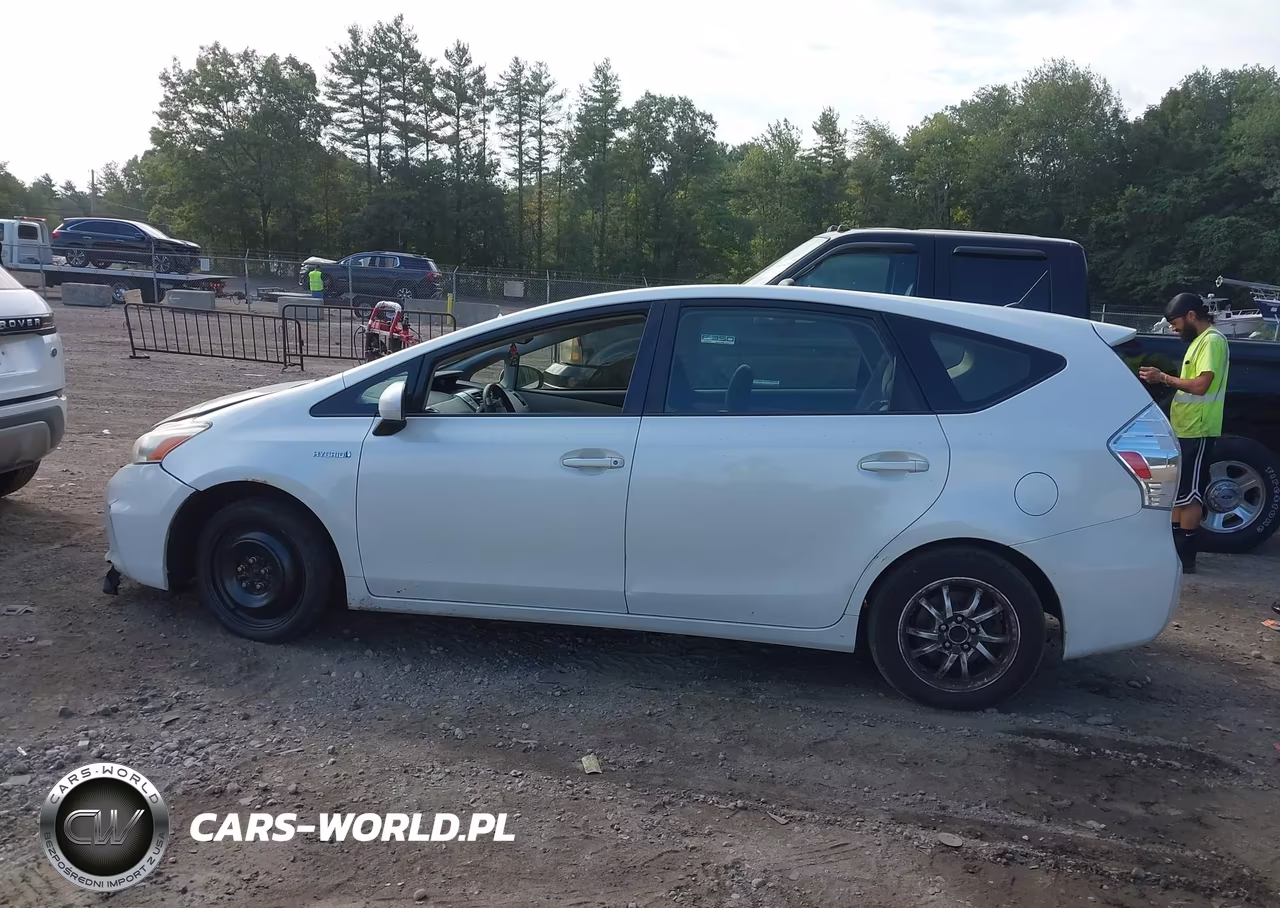 2014 Toyota Prius V Two VIN:JTDZN3EUXE3317196 - 14