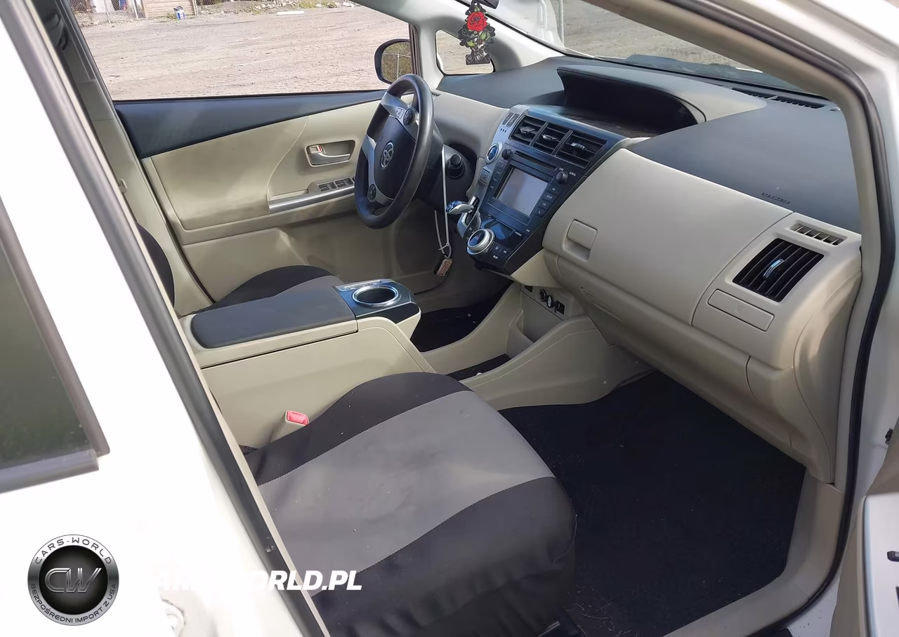 2014 Toyota Prius V Two VIN:JTDZN3EUXE3317196 - 5