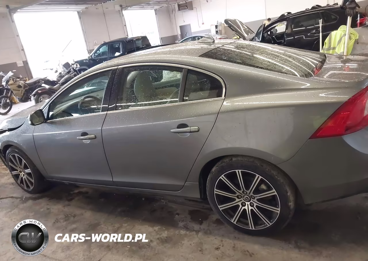 2018 Volvo S60 Platinum VIN:LYV402TM9JB174083 - 14