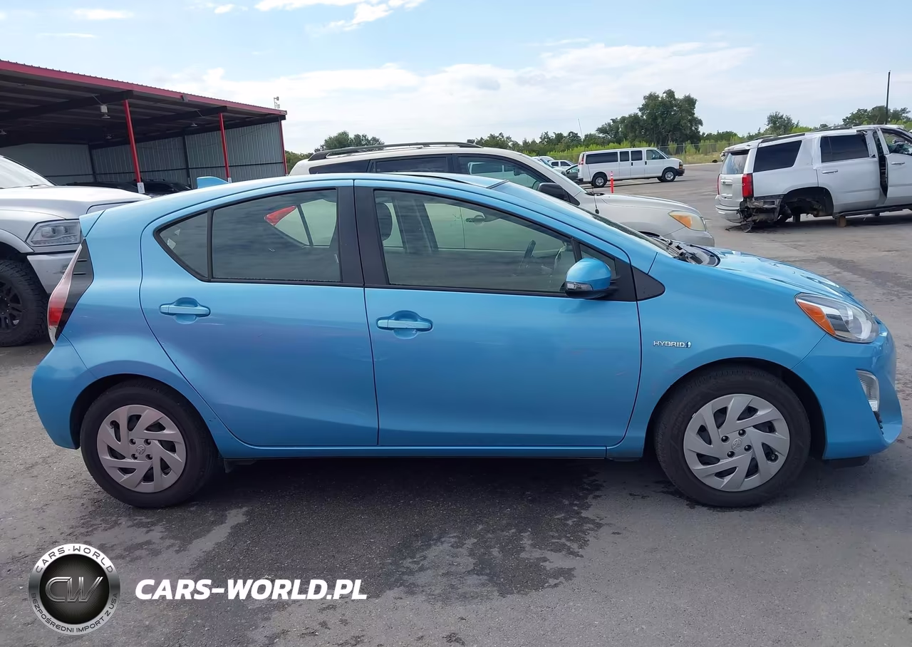 2016 Toyota Prius C Two VIN:JTDKDTB38G1136614 - 13