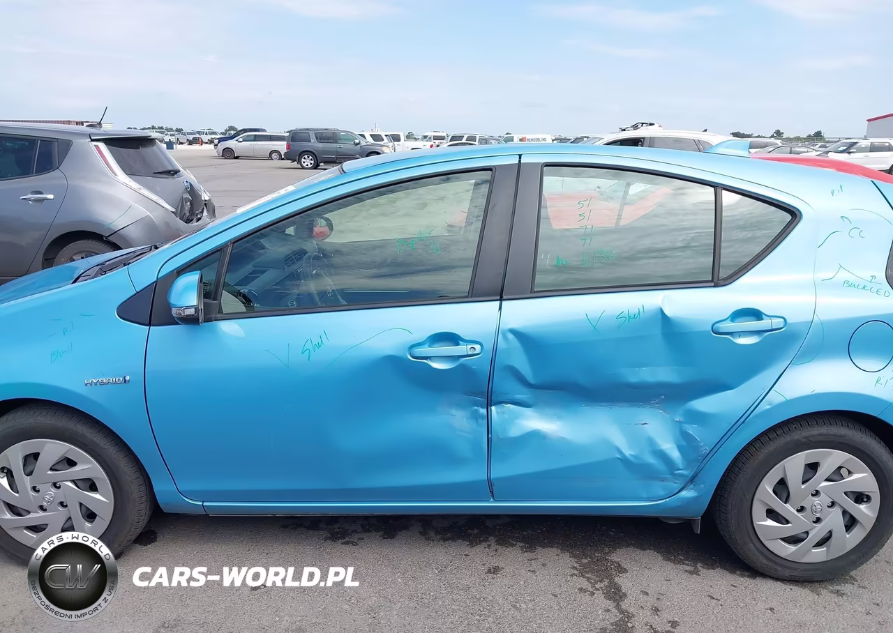 2016 Toyota Prius C Two VIN:JTDKDTB38G1136614 - 14