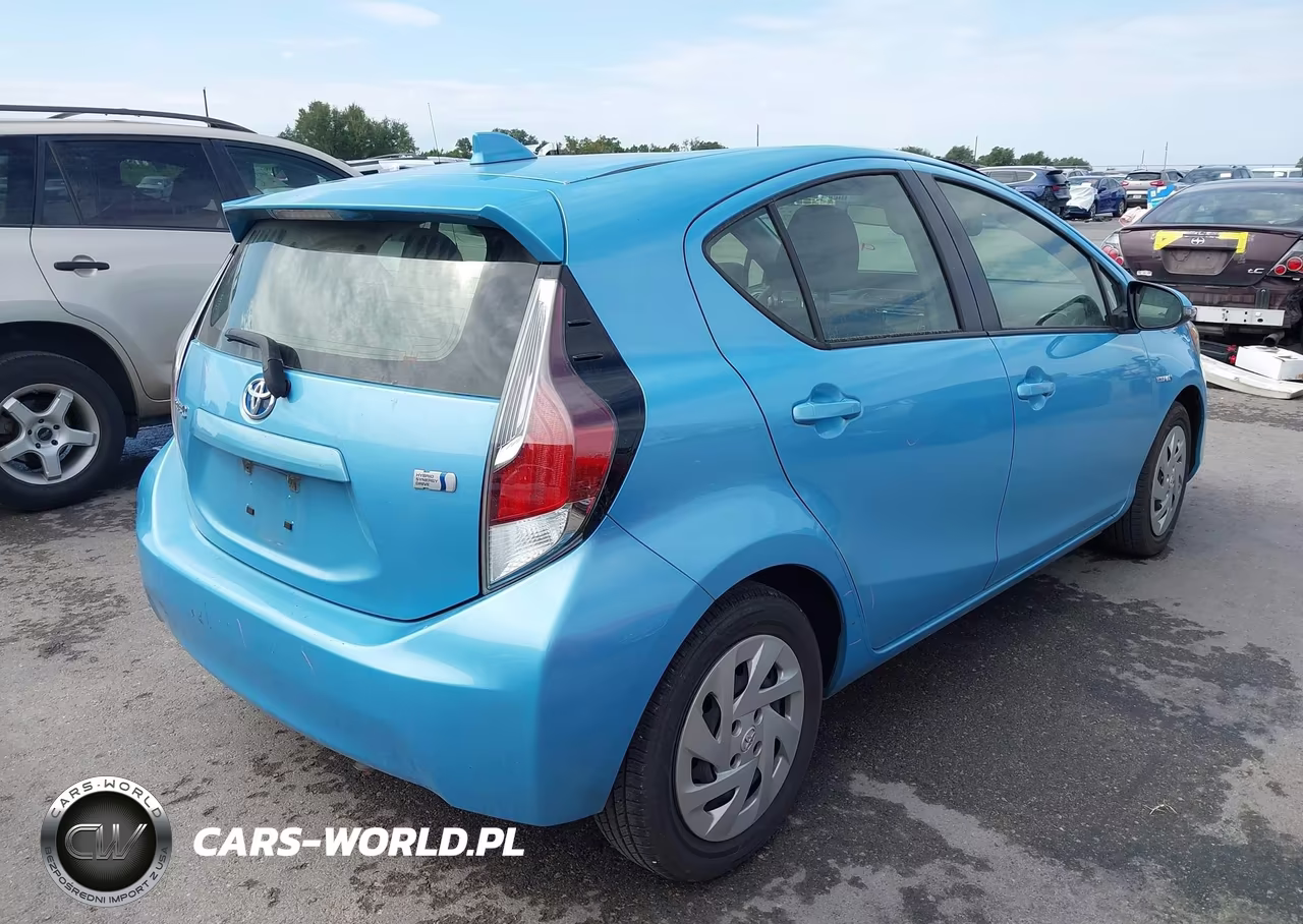 2016 Toyota Prius C Two VIN:JTDKDTB38G1136614 - 4