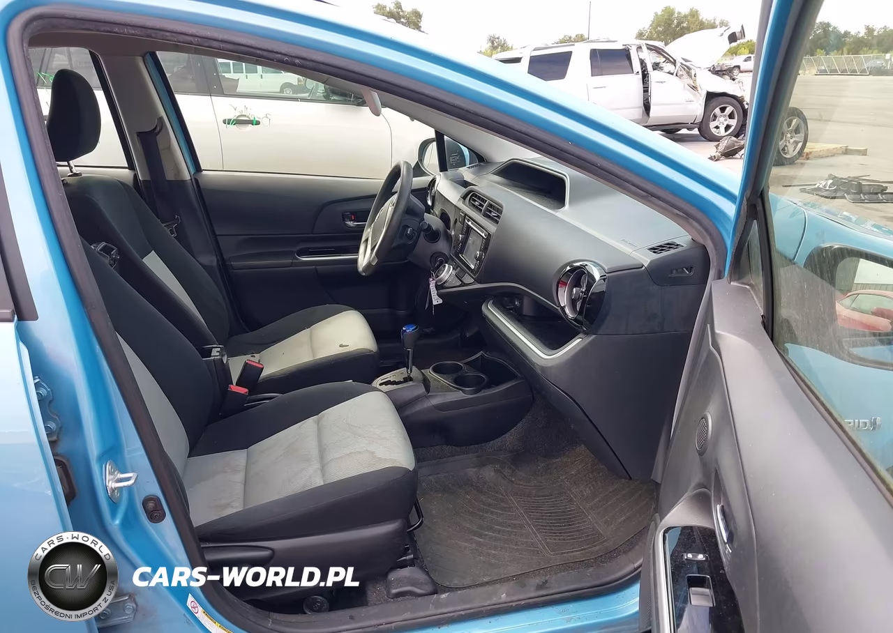 2016 Toyota Prius C Two VIN:JTDKDTB38G1136614 - 5