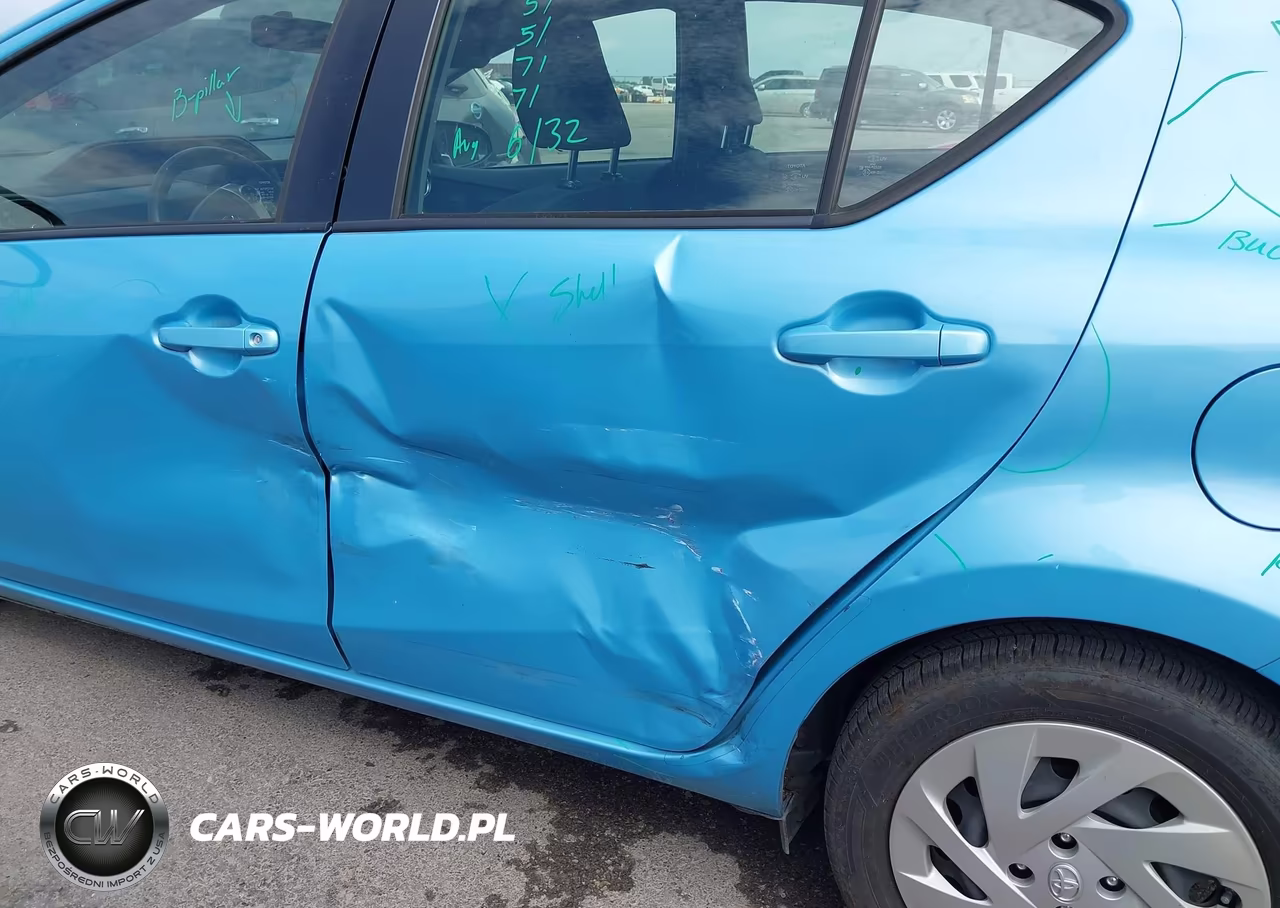 2016 Toyota Prius C Two VIN:JTDKDTB38G1136614 - 6
