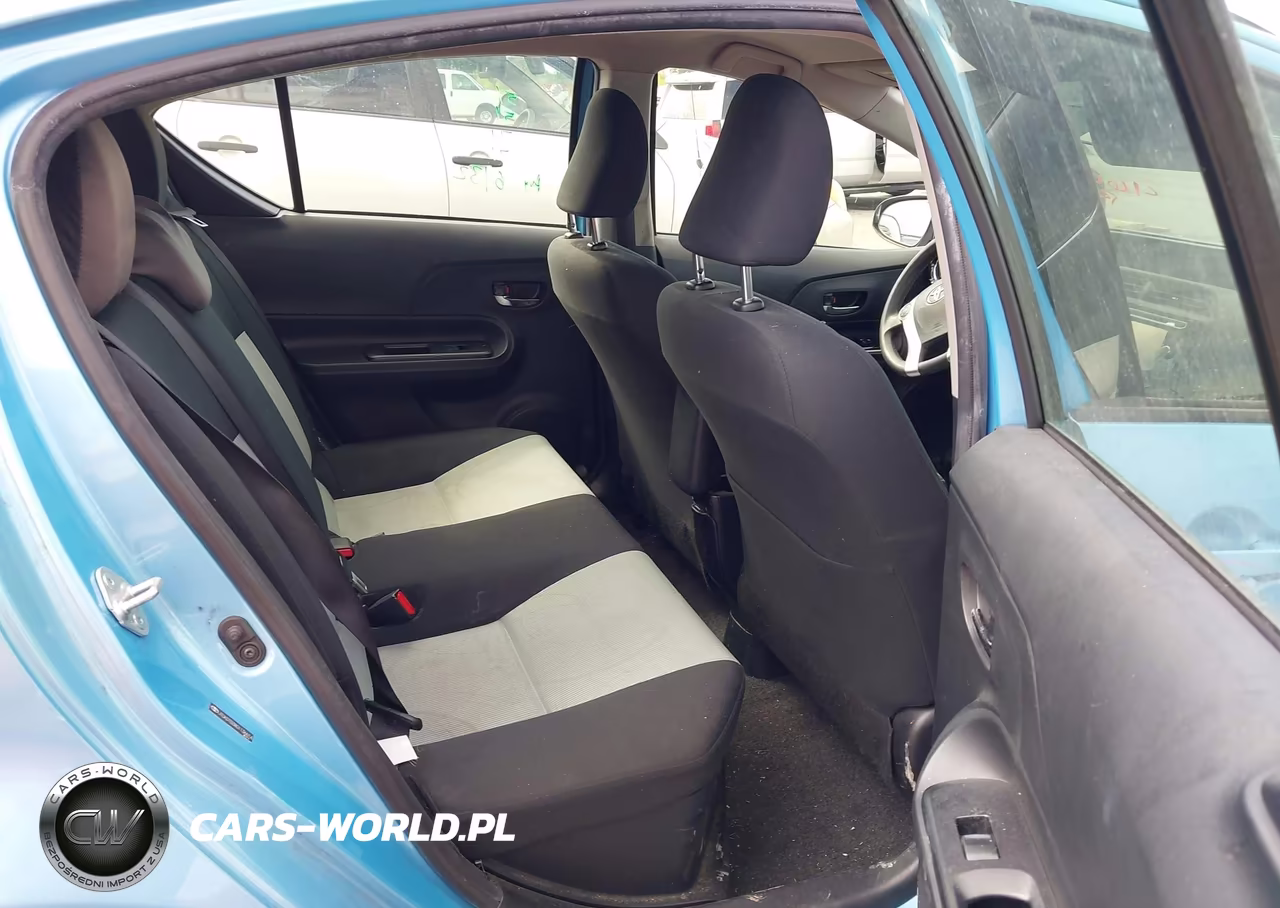 2016 Toyota Prius C Two VIN:JTDKDTB38G1136614 - 8