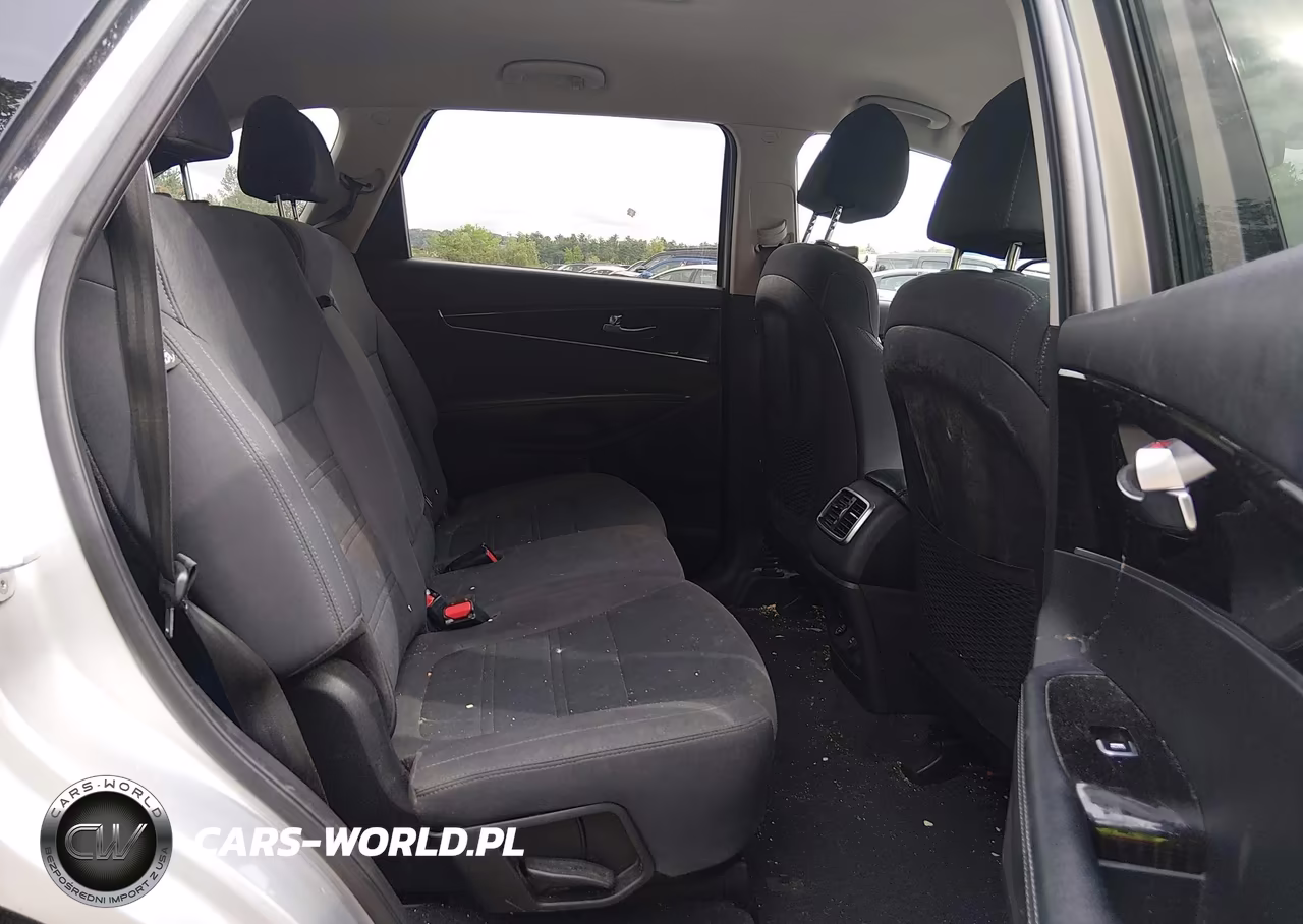 2019 Kia Sorento 3.3L Lx VIN:5XYPGDA58KG558736 - 8
