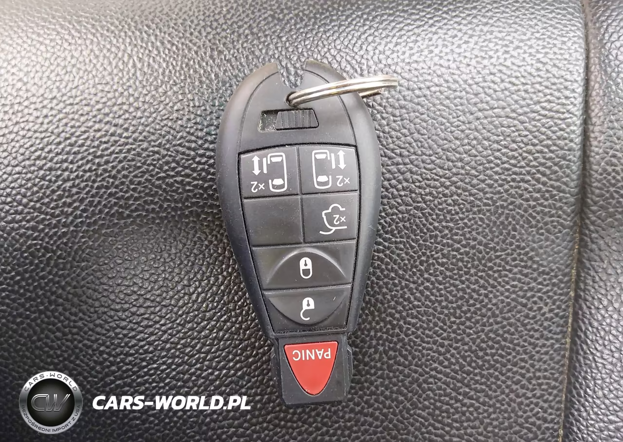 2016 Chrysler Town & Country Touring VIN:2C4RC1BGXGR301552 - 11