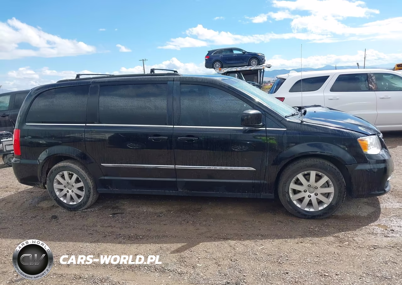 2016 Chrysler Town & Country Touring VIN:2C4RC1BGXGR301552 - 14