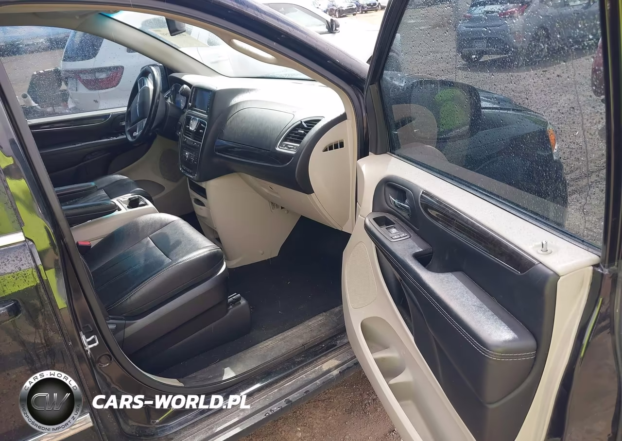 2016 Chrysler Town & Country Touring VIN:2C4RC1BGXGR301552 - 5