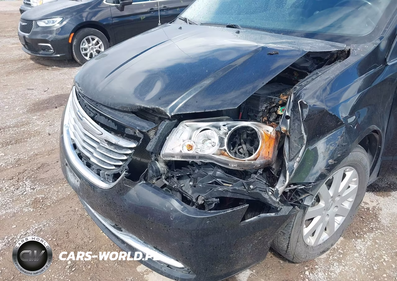 2016 Chrysler Town & Country Touring VIN:2C4RC1BGXGR301552 - 6