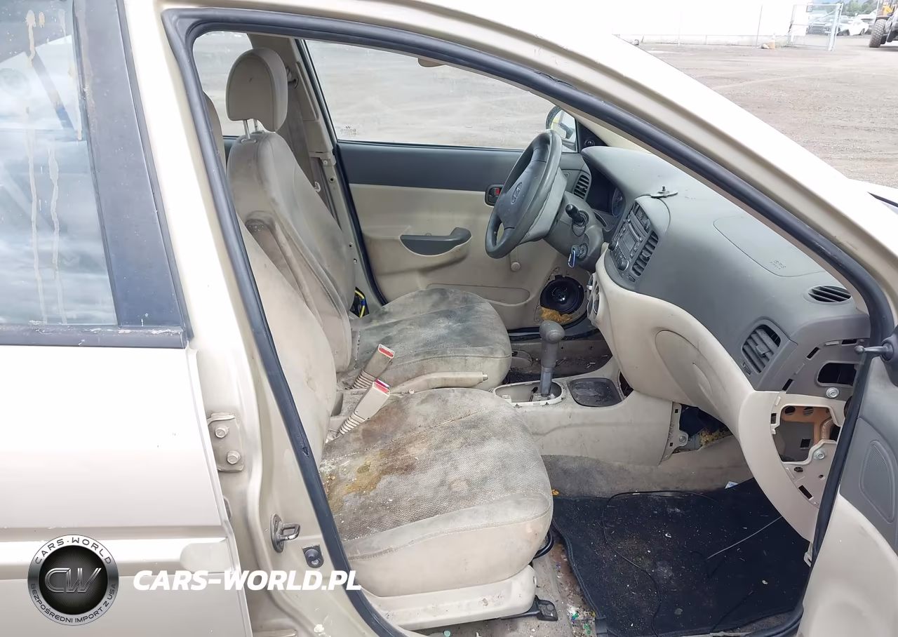 2007 Hyundai Accent Gls VIN:KMHCN46C87U090925 - 5