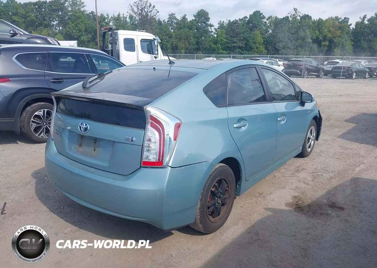 2014 Toyota Prius Two VIN:JTDKN3DU8E1782882 - 4