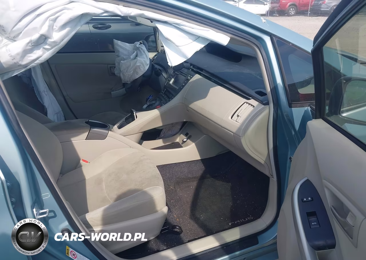 2014 Toyota Prius Two VIN:JTDKN3DU8E1782882 - 5