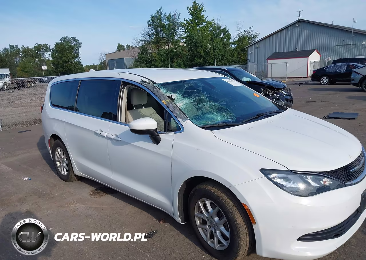 2017 Chrysler Pacifica Touring VIN:2C4RC1DGXHR588163 - 6