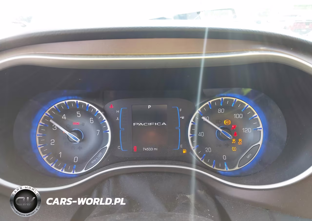 2017 Chrysler Pacifica Touring VIN:2C4RC1DGXHR588163 - 7
